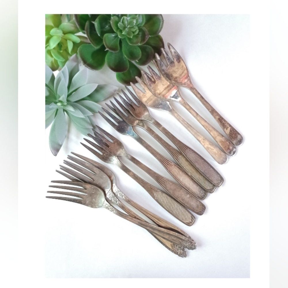 Vintage Assorted Silverplated Forks Set of 11 - Picture 1 of 8